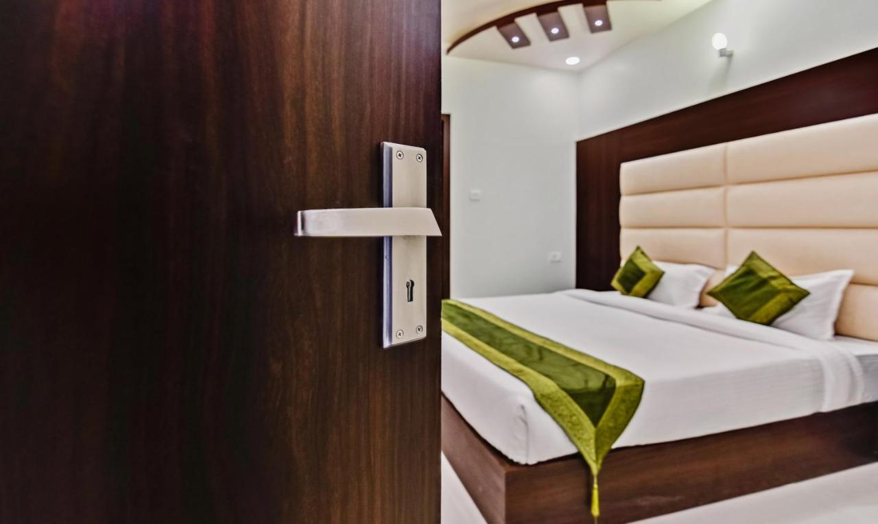 Treebo Resto- Near Lucknow Railway Station Hotel Екстериор снимка