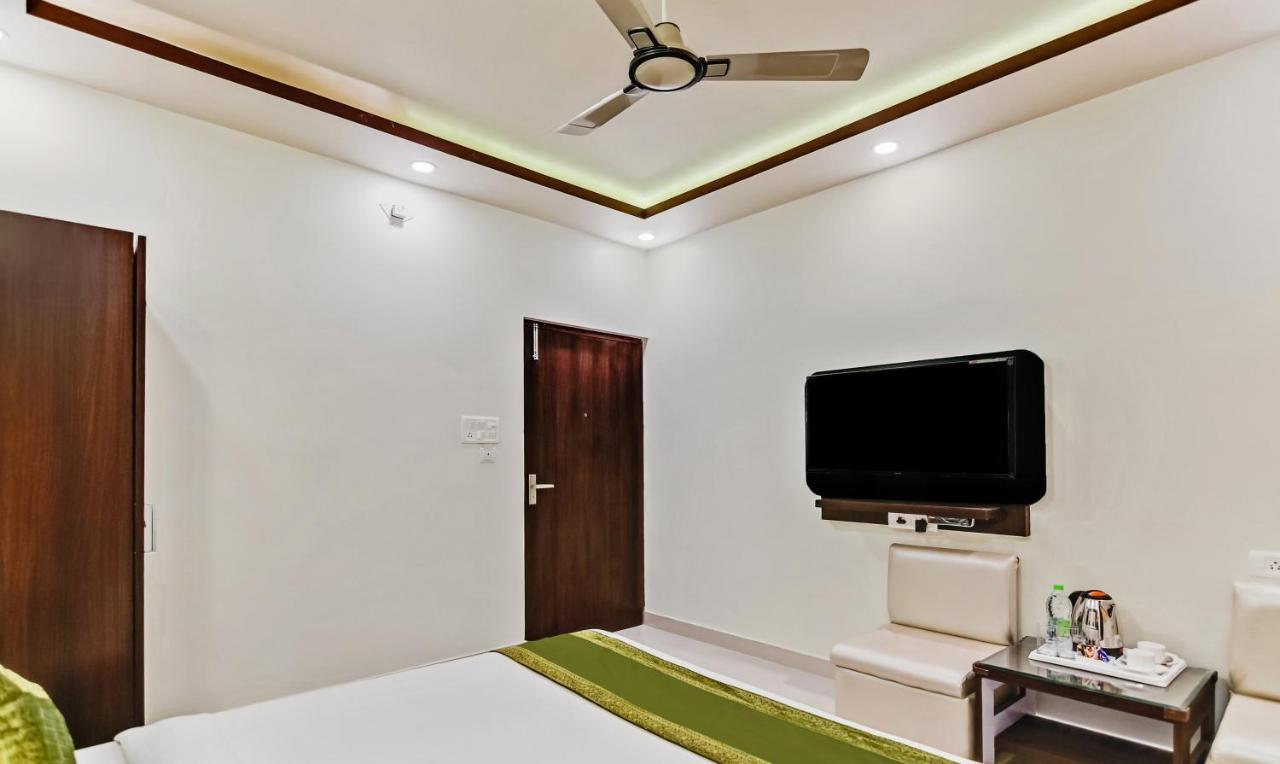 Treebo Resto- Near Lucknow Railway Station Hotel Екстериор снимка